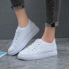 Sports casual shoes with lace up front