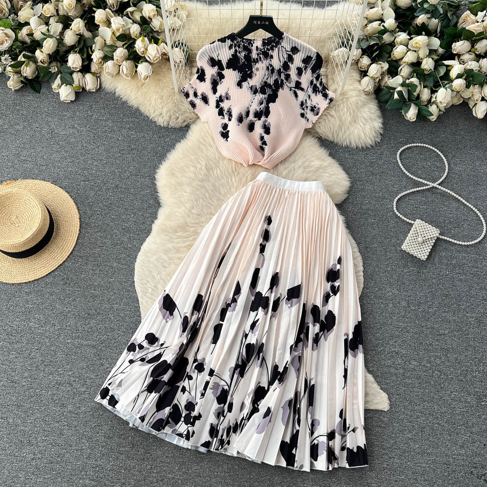 LUXE CHIC Stretch Short-sleeved Top High Waist Pleated Skirt Two-piece Set