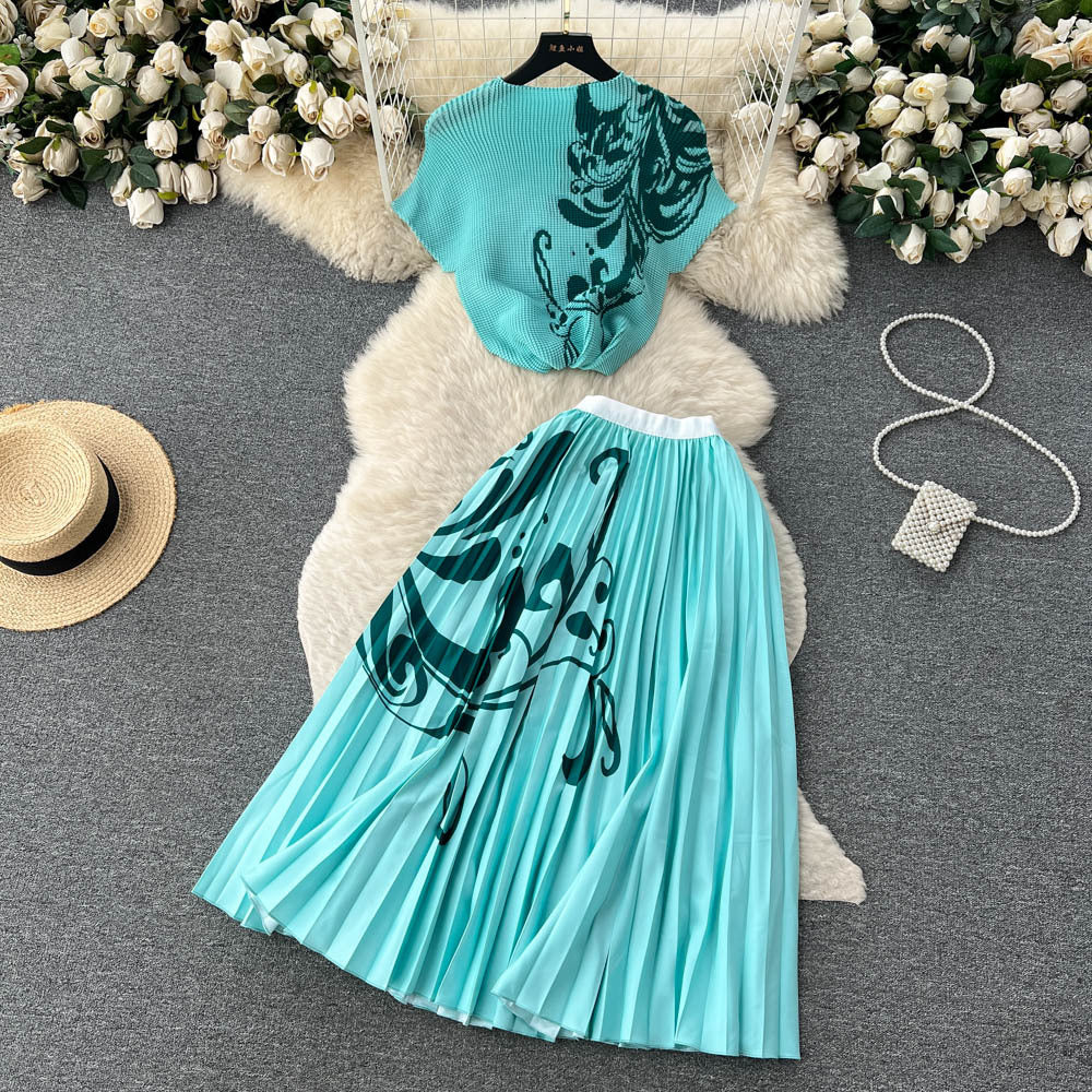 LUXE CHIC Stretch Short-sleeved Top High Waist Pleated Skirt Two-piece Set