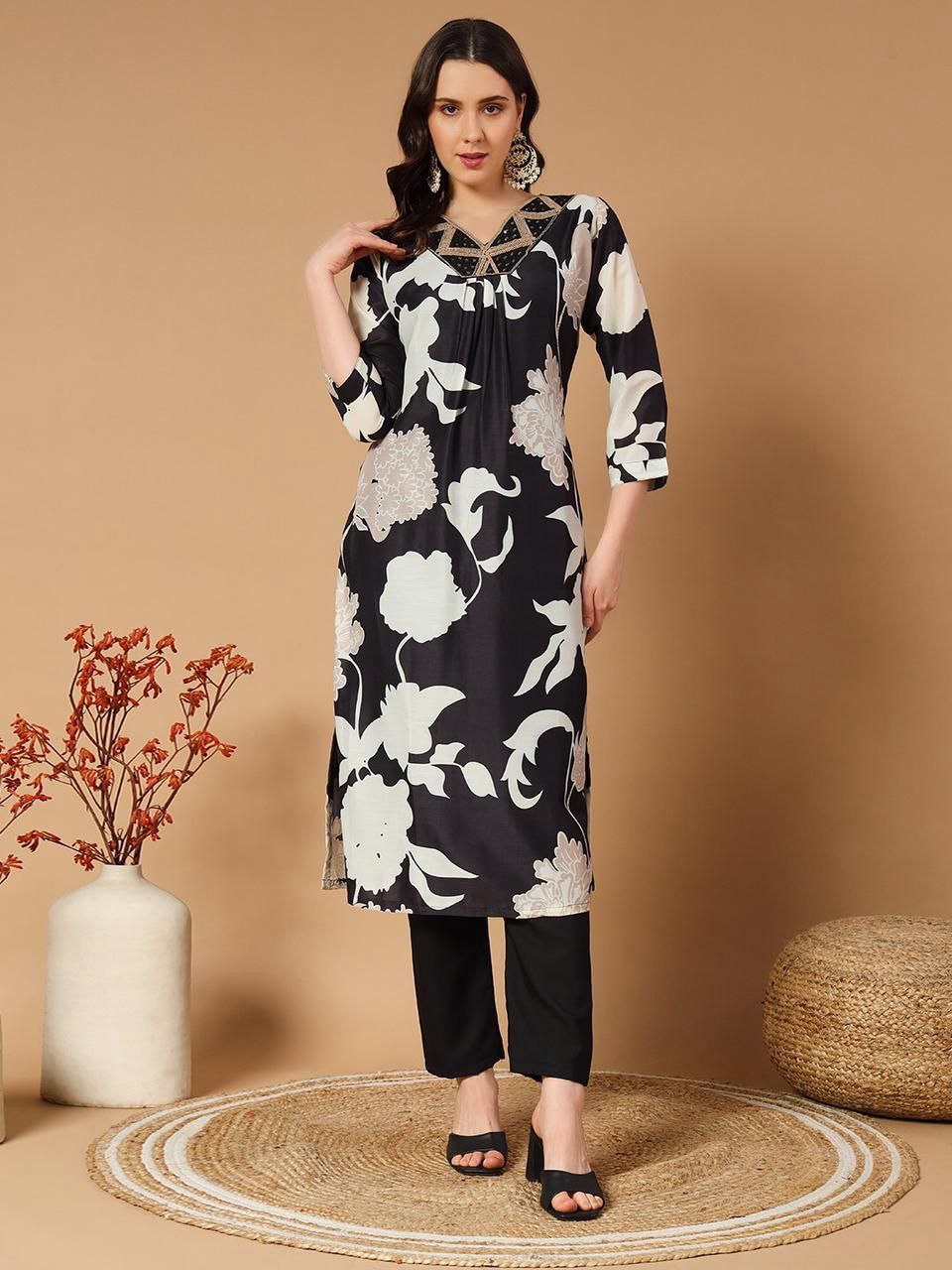 LUXE CHIC Designer Kurti Pent Set